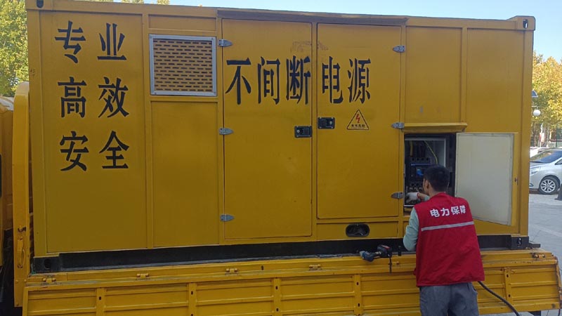 梁河柴油发电机组和UPS电源配合使用时，如何避免切换过程中的电力中断？